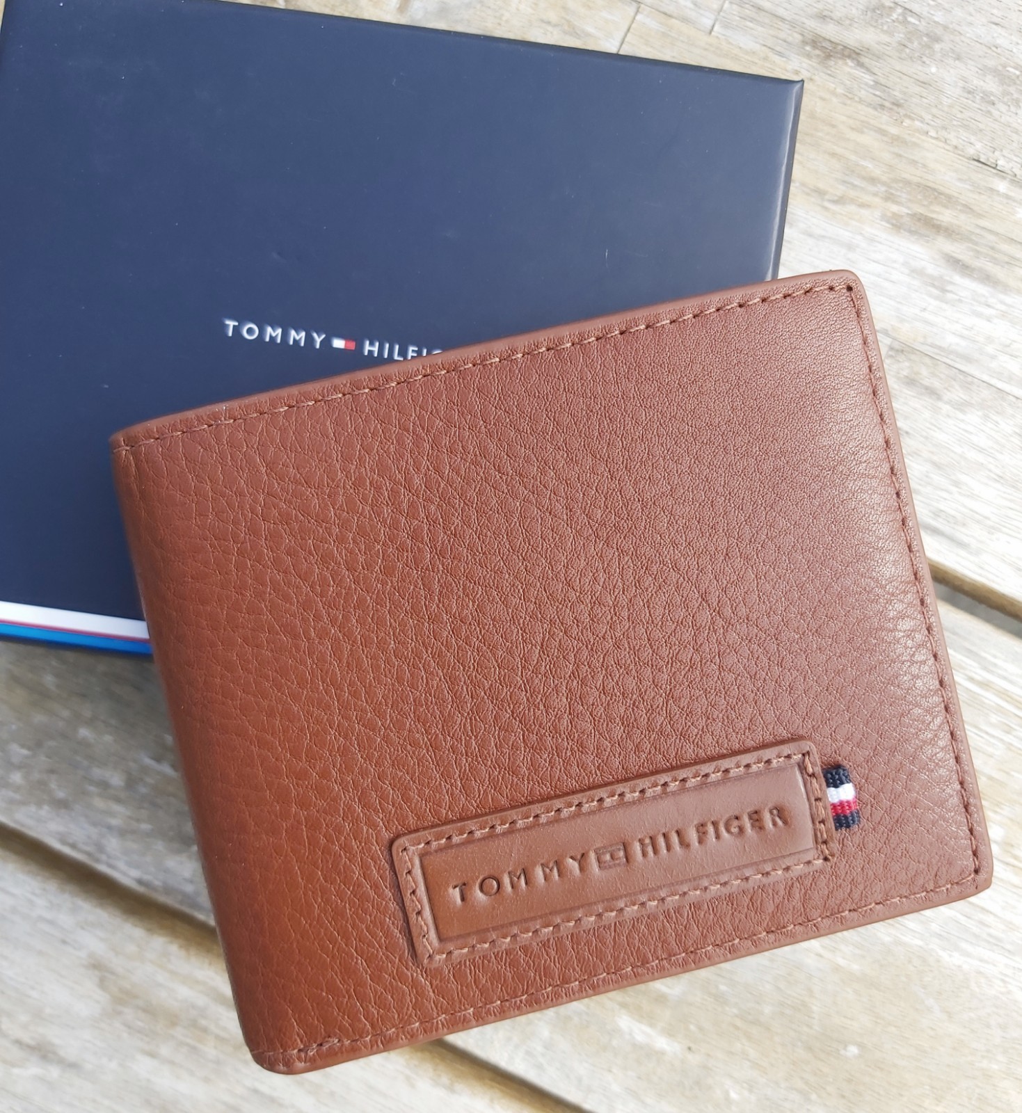 Genuine TOMMY HILFIGER Light Brown LEATHER Cards & Notes Slim WALLET Logo
