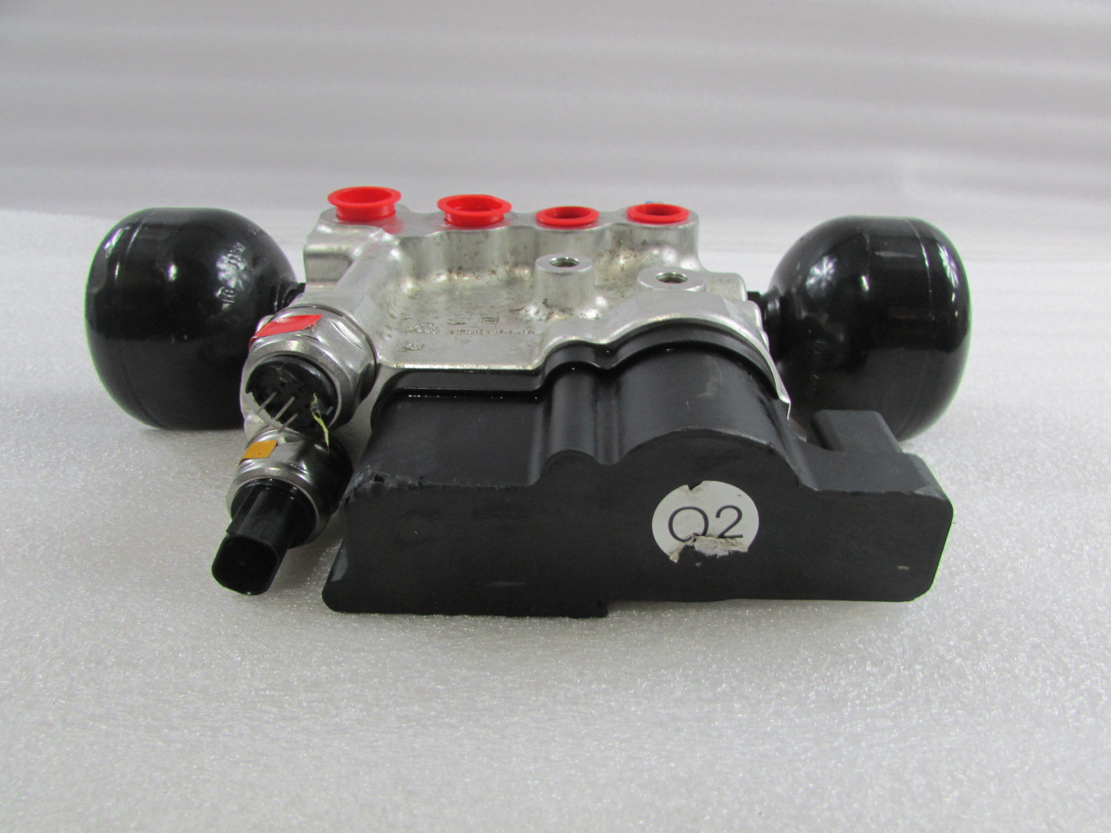 McLaren MP4-12C, Shock Absorber Valve Block, Used, P/N 11B0209CP.02