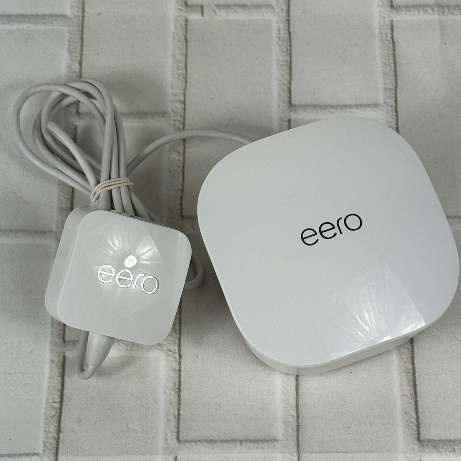 Eero Mesh WiFi Router Extender J010001 W/ Power Cable & Cable