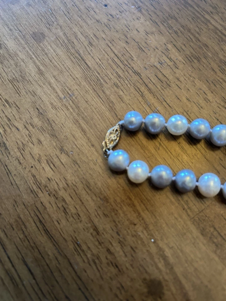 Women’s Multi Colors Of Bone And Grey Pearls With A 14 K Clasp 18 In EUC - Image 3 of 3