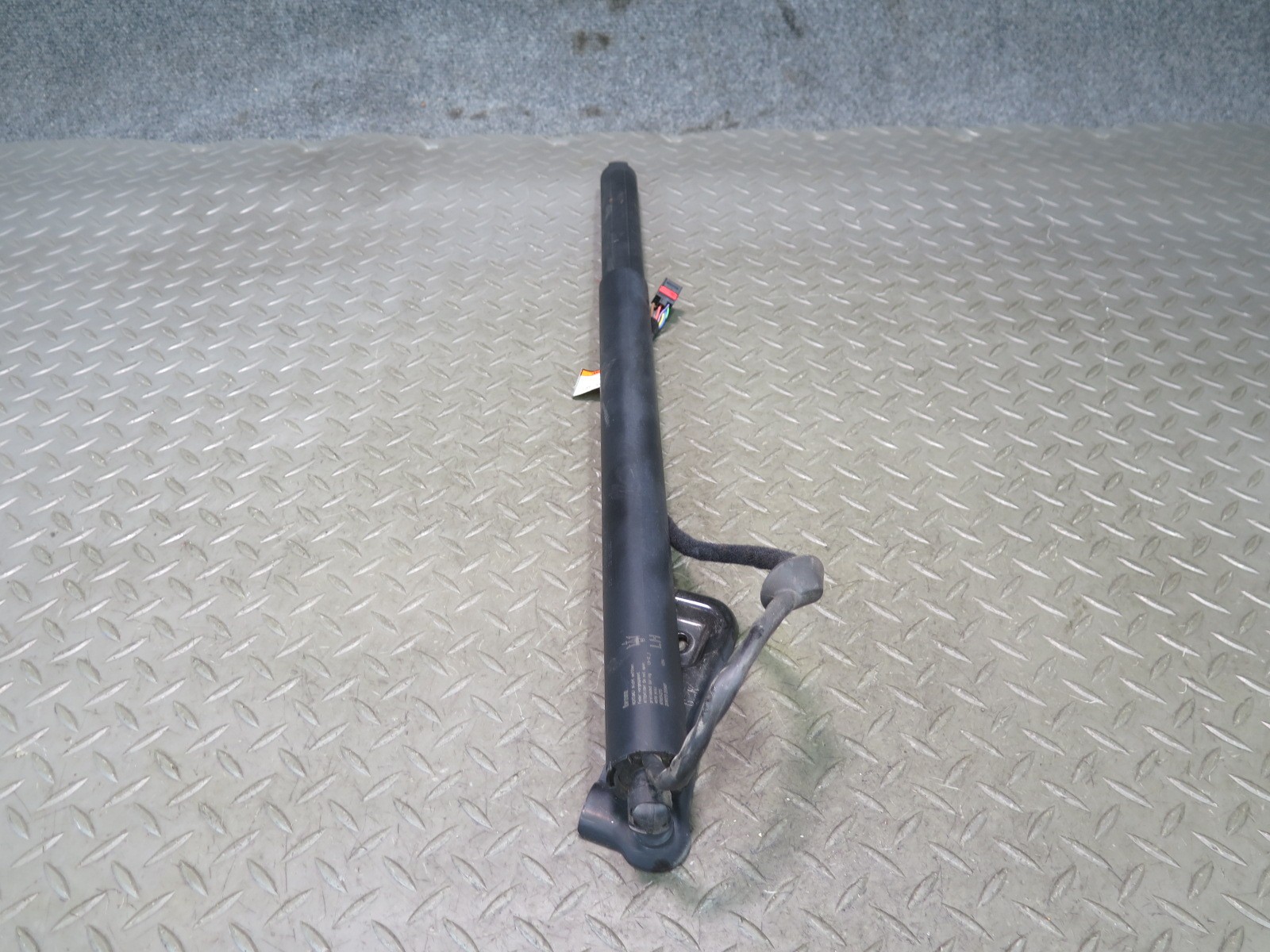 2017-2022 MASERATI LEVANTE M161 REAR TAILGATE LIFTGATE LIFT SHOCK SUPPORT SET