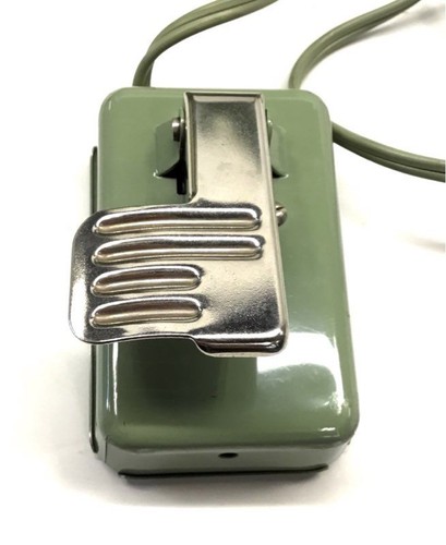 Singer 185J Sewing Machine Mint Green Vintage Mid Century With Case Attachments - Picture 8 of 10