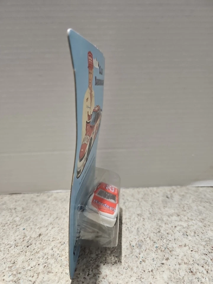 De colección 1988 Cale Yarborough Hardee’s #28 1:64 Oldsmobile Funstuf Foto 2 de 4
