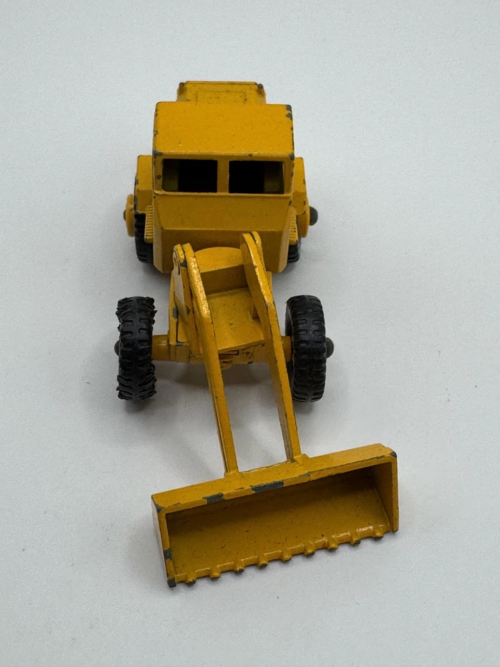 VINTAGE MATCHBOX LESNEY NO 69 TRACTOR SHOVEL DIE-CAST LOADER MADE IN ENGLAND - Image 4 of 4