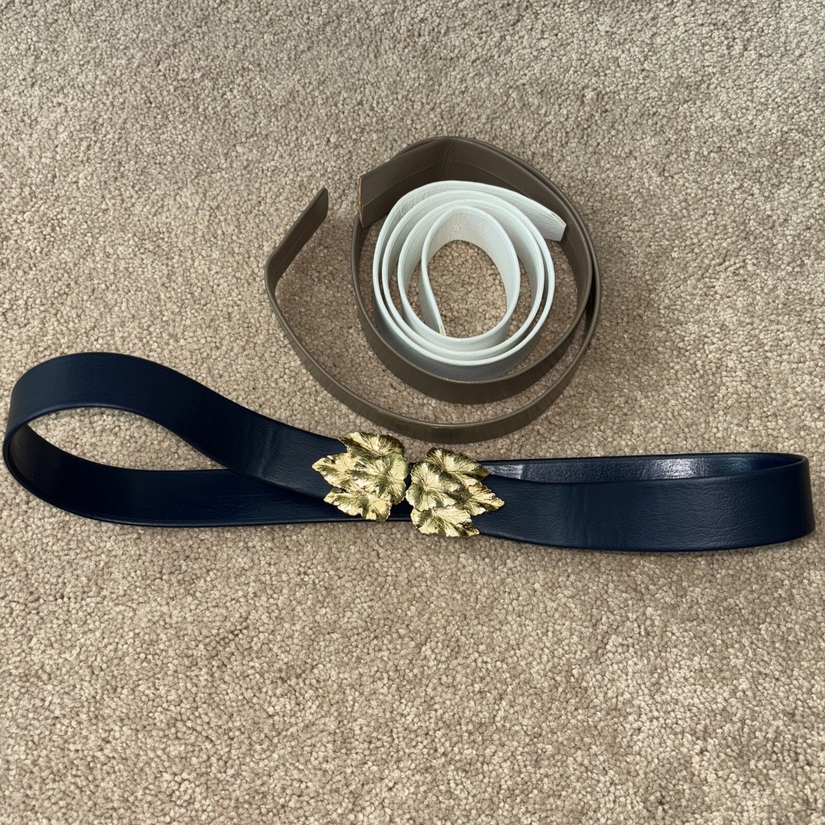 Vtg MIMI DIN 1981 Navy Blue and Red Reversible Suede Leaf Buckle Adjustable Belt Vintage 1981 MIMI di N Gold Leaf Buckle w/ 3 Leather Belts  main image 3