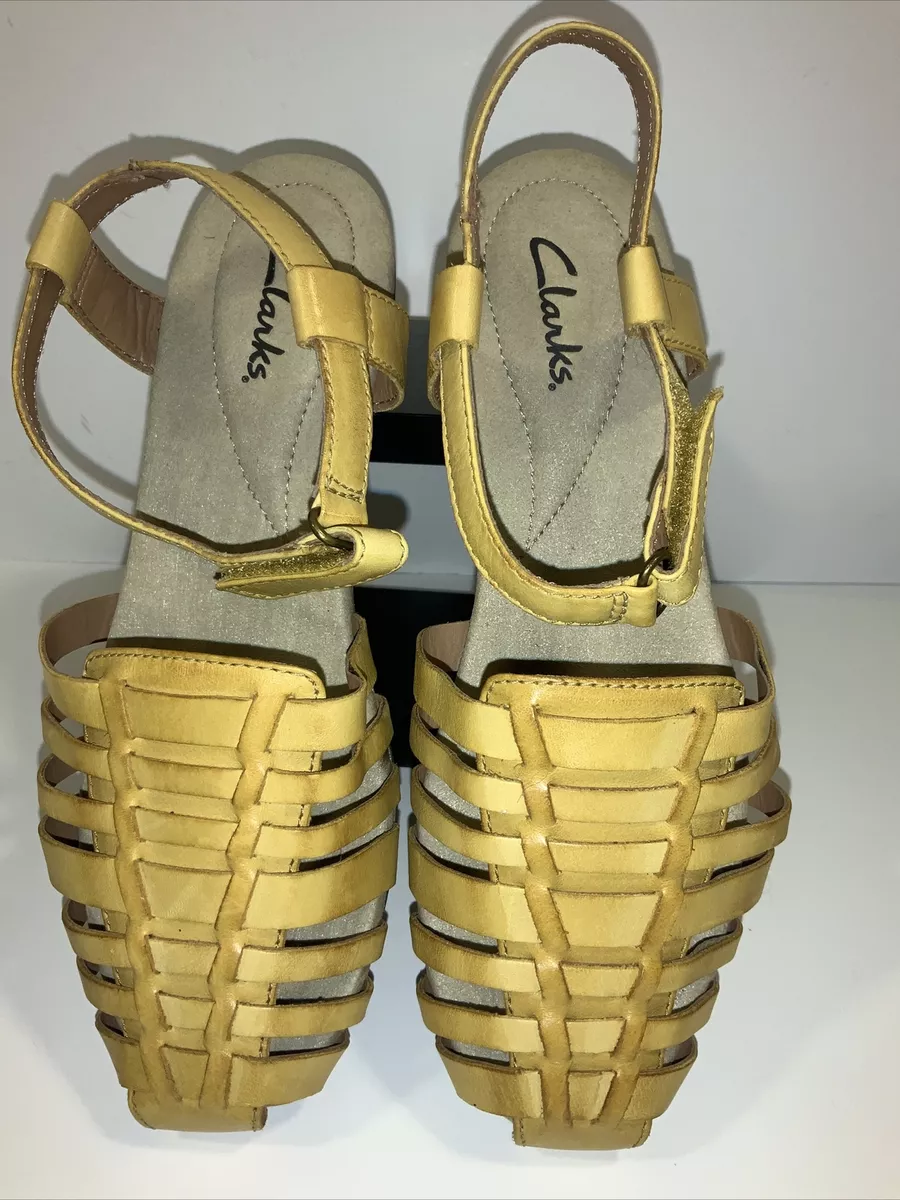 Clarks Flats Yellow Woven Buckle Slip Ons Shoes Size 6W Leather EUC Sandals EUC