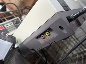 Nintendo NES Original Console Bundle &ndash; 2 Controllers + Mario/Duck Hunt