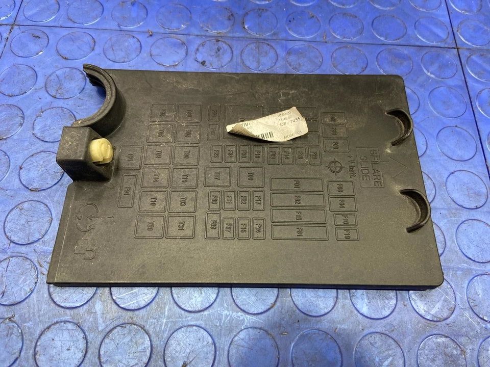 Bloque de conexiones relé caja de fusibles motor Jeep Renegade 15-21 OEM 68303981AA Foto 2 de 4