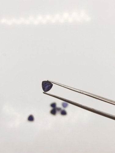 7pcs Trillion Iolite 6x6mm – 4ct Sparkling Blue Lot - Picture 3 of 3