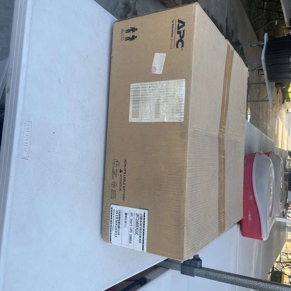 APC by Schneider Electric SMT1000RM2U Smart-UPS 1000VA Rack-Mountable UPS - Image 4 of 4