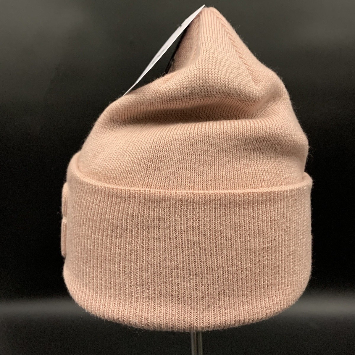 【新品】UGG 3D GRAPHIC LOGO BEANIE ニット帽　グレー UGG 3-D Logo Beanie Light Grey One Size at Amazon Women's