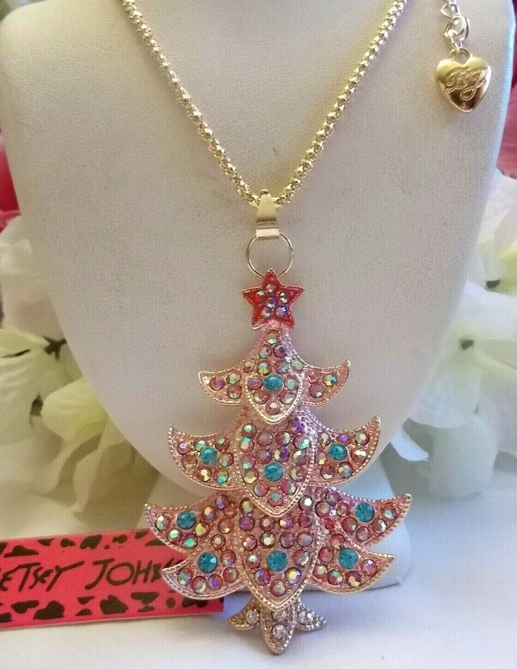 BETSEY JOHNSON HERMOSO ÁRBOL DE NAVIDAD ROSA CON DETALLES AZULES COLLAR/BROCHE Foto 2 de 4