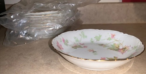 Hutschenreuther Selb LHS Gold Rim Bavaria Maple Leaf 8 - 5 1/4” X 1” Berry Bowls