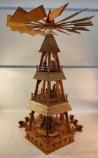 Pyramide 3-stöckig Schnitzerei handgeschnitzt Engel Jäger Hirte, Erzgebirge 1962