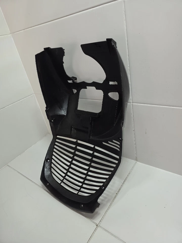 PASSAGE ROUE AVANT CARENAGE GRILLE RADIATEUR YAMAHA XMAX X-MAX 125 (2006 - 2009) - Photo 3/4