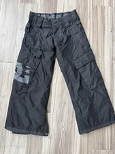 DC Shoes Boys Snowboard Pants. Size XS. Black. Cargo pockets 