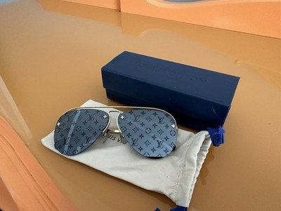 Louis Vuitton The LV Pilot Z1620U Monogram Aviator Sunglasses Gold w/ Case
