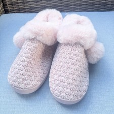Cuddl Duds Women's 9-10 Pink Faux Fur Pom-Pom Slip-On Slippers Flat Cozy Winter