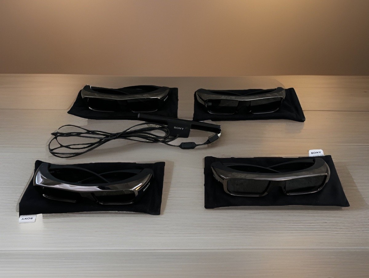 【値下げ】SONY 3Dメガネ TDG-BR100/50 4個とトランスミッター Sony 3D Glasses (4 Pair) TDG-BR100 Bravia + 3D Sync Transmitter