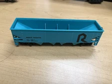 Bachmann HO Scale “The Rock” Covered Hopper Car #133274 – Vintage Model Train