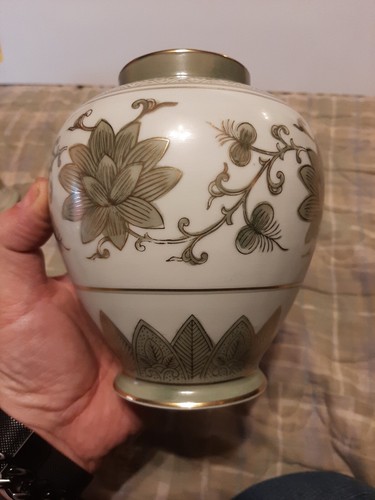 Vintage Japanese Ginger Jar Hand Painted green & real gold, by Andrea by Sadek - Picture 10 of 18