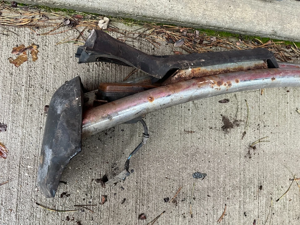 Parachoques delantero Fiat 124 1800 Spyder 1977 Foto 3 de 4