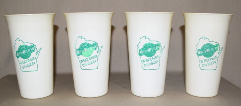 Vintage CHICAGO NORTHWESTERN SYSTEM WISCONSIN DIVISION Set of 4 PLASTIC CUPS