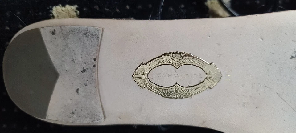 Sandalias Elie Tahari negras doradas charol correa gladiador cuentas 7,5 como nuevas Foto 3 de 3