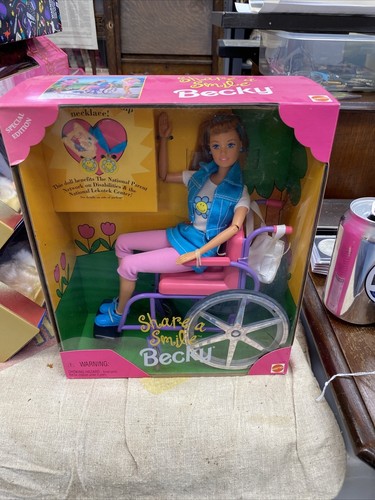 Muñeca Becky Vintage Barbie Share a Smile 1996 silla de ruedas Mattel # 5761 sin precio base sin usar en caja sin usar y en caja