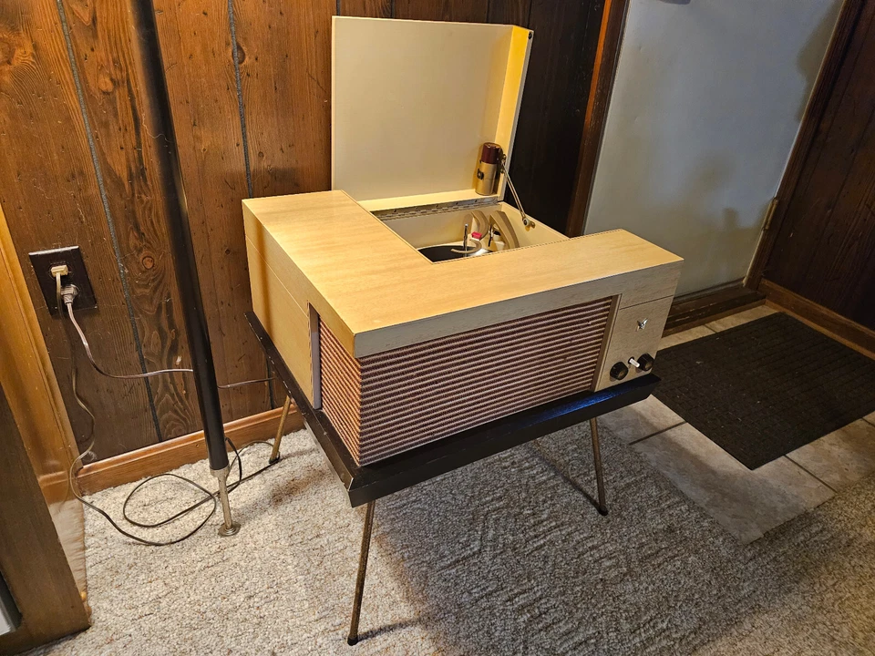 Cambiador de discos de tubo de vacío modelo 560A Atomic Era Voice of Music (V-M) ¡restaurado! Foto 2 de 4