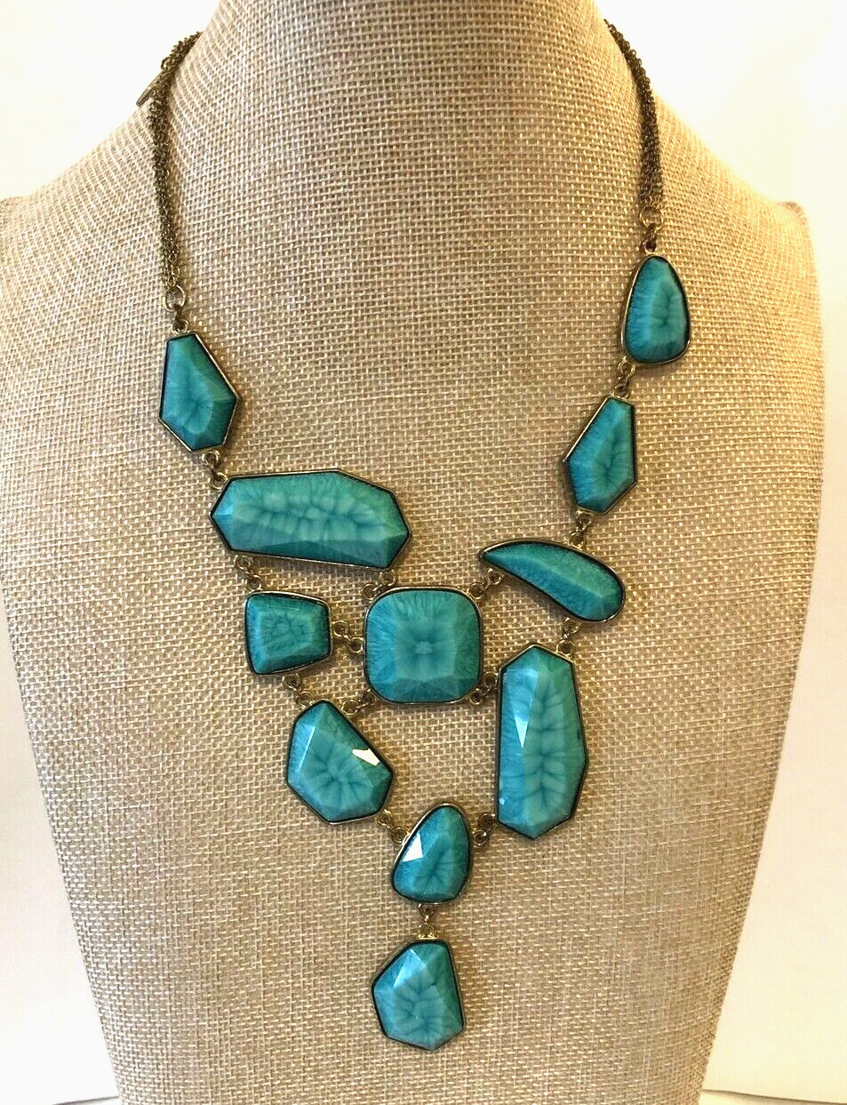 Collar distintivo de imitación turquesa facetado Singh