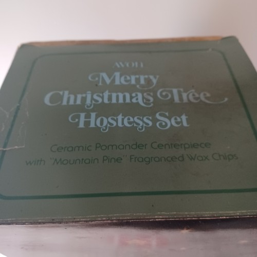 Vintage" Avon Ceramic Merry Christmas Tree Hostess Set" Ceramic Salt & Pepper - Picture 3 of 4