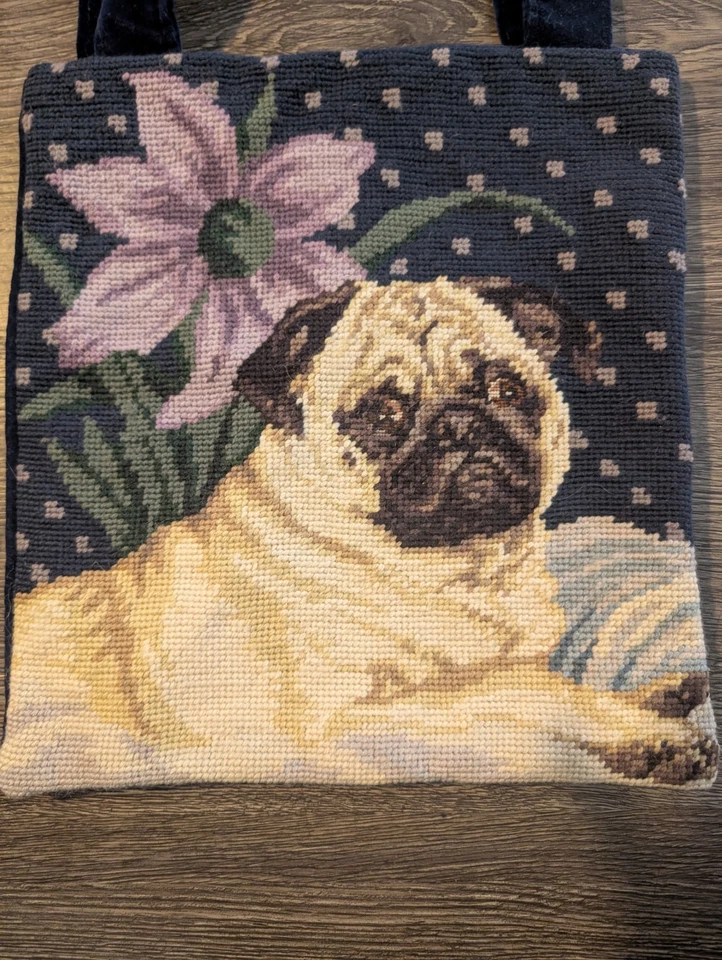 Bolso de Mano Pug Punto de Aguja Hecho a Mano. Bolso de terciopelo tamaño mediano y triturado Foto 2 de 4