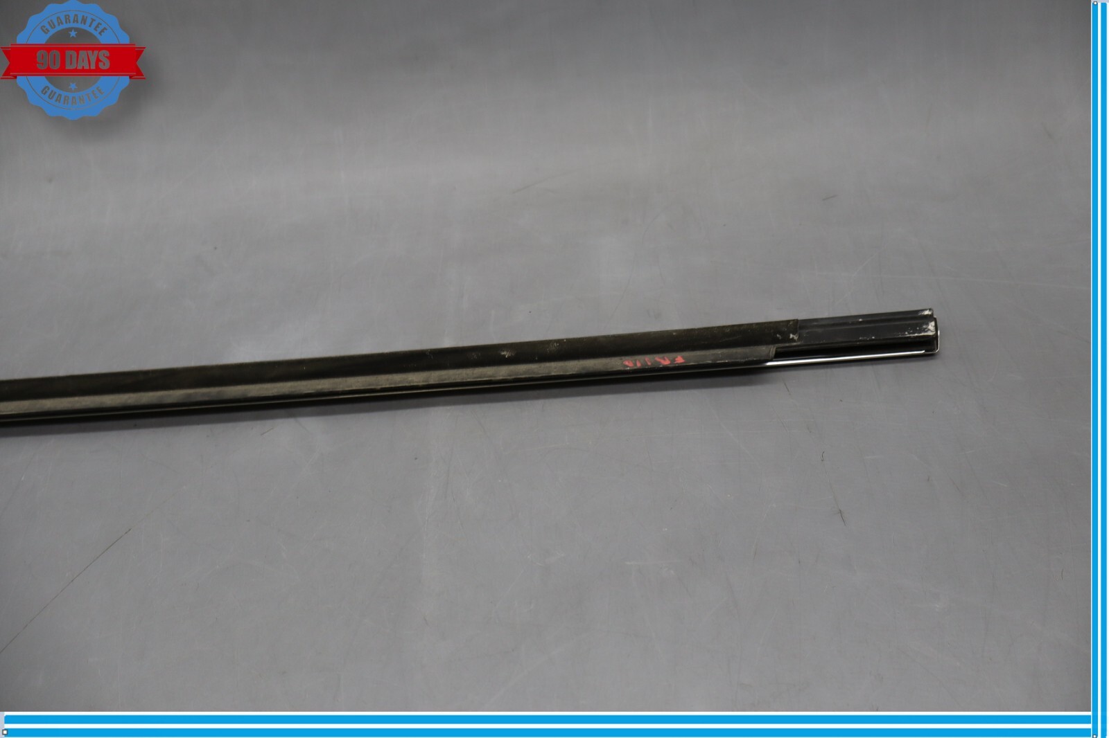 14-20 Maserati Ghibli Front Right Passenger Side Door Window Belt Molding Oem