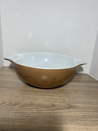 Pyrex 444 Cinderella 4 Quart Bowl - Woodland Brown & Gold