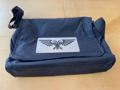 Games Workshop Warhammer 40k Tasche mit Metall Imperial Aquila sehr guter Zustand