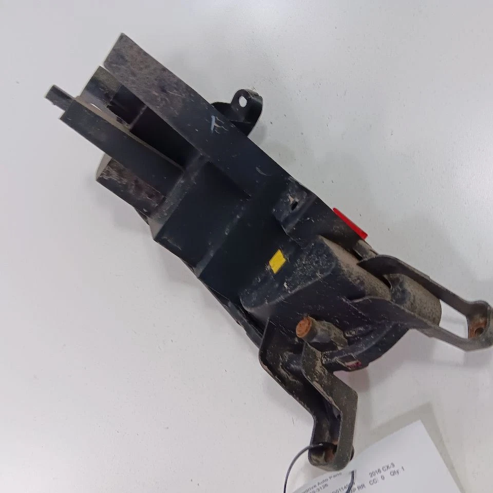 Luz de señalización reflectora trasera derecha pasajero Mazda CX-3 2016 2017 2018 Foto 2 de 4