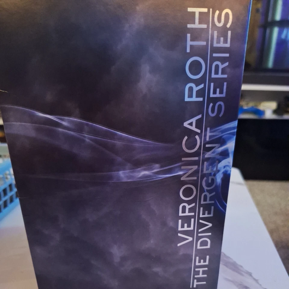 Divergent Series Box Set paperback Books First Edition Veronica Roth VERY GOOD - Image 2 of 4