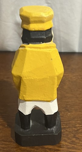 Arte popular Enesco tallado a mano capitán de mar, marinero en amarillo resbaladizo - Imagen 5 de 6