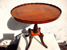 LARGE VINTAGE OVAL CARVED WOOD OCCASIONAL TABLE / TELEPHONE PLANT LAMP STAND