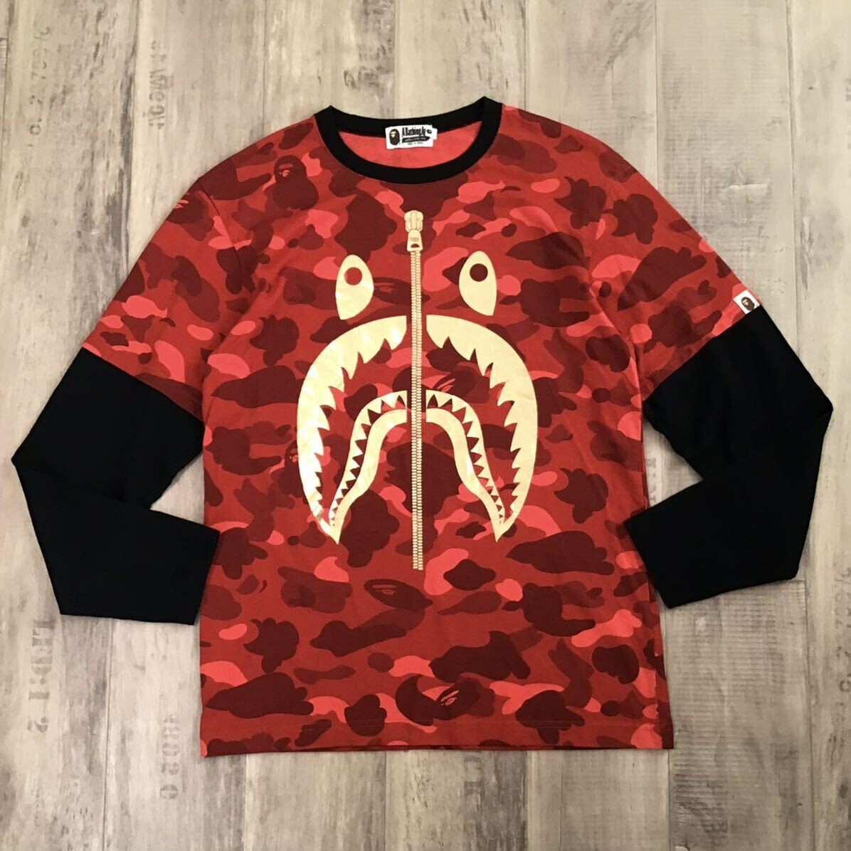 トップス A BATHING APE shark logo long sleeve A BATHING APE® Shark Relaxed Fit Ls Tee | Bape official