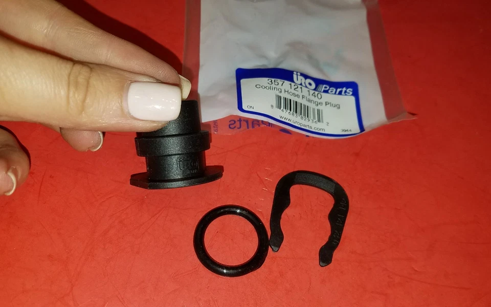 Enchufe de brida de manguera de refrigerante nuevo AUDI VW A4 Quattro Corado Golf Jetta URO Foto 2 de 4