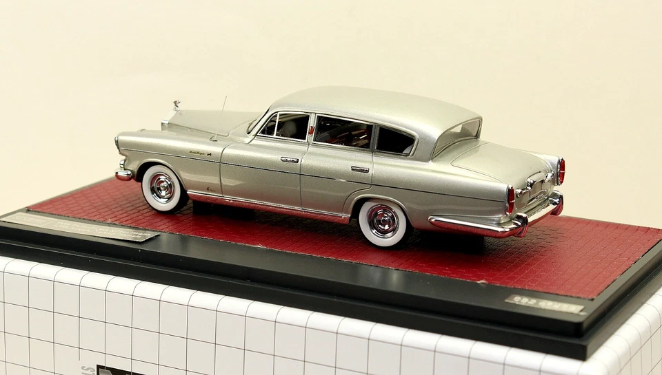 1:43 Matrix MXLM03-1705 Rolls Royce Silver Wraith LWB Vignale 1954 silver - Image 2 of 4