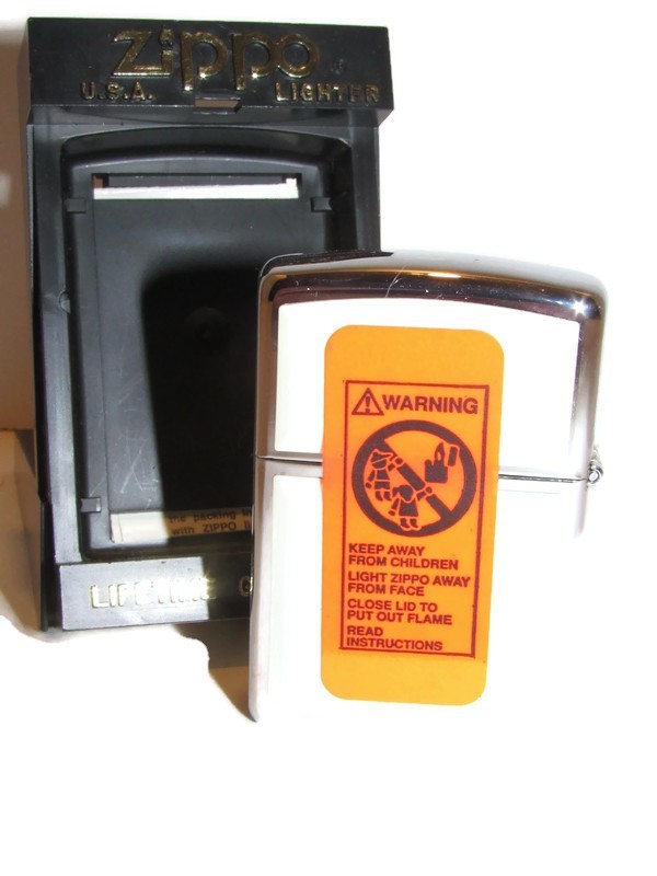 Zippo Zippo359 Scrimshaw Ship Emblem High Polish Chrome Lighter