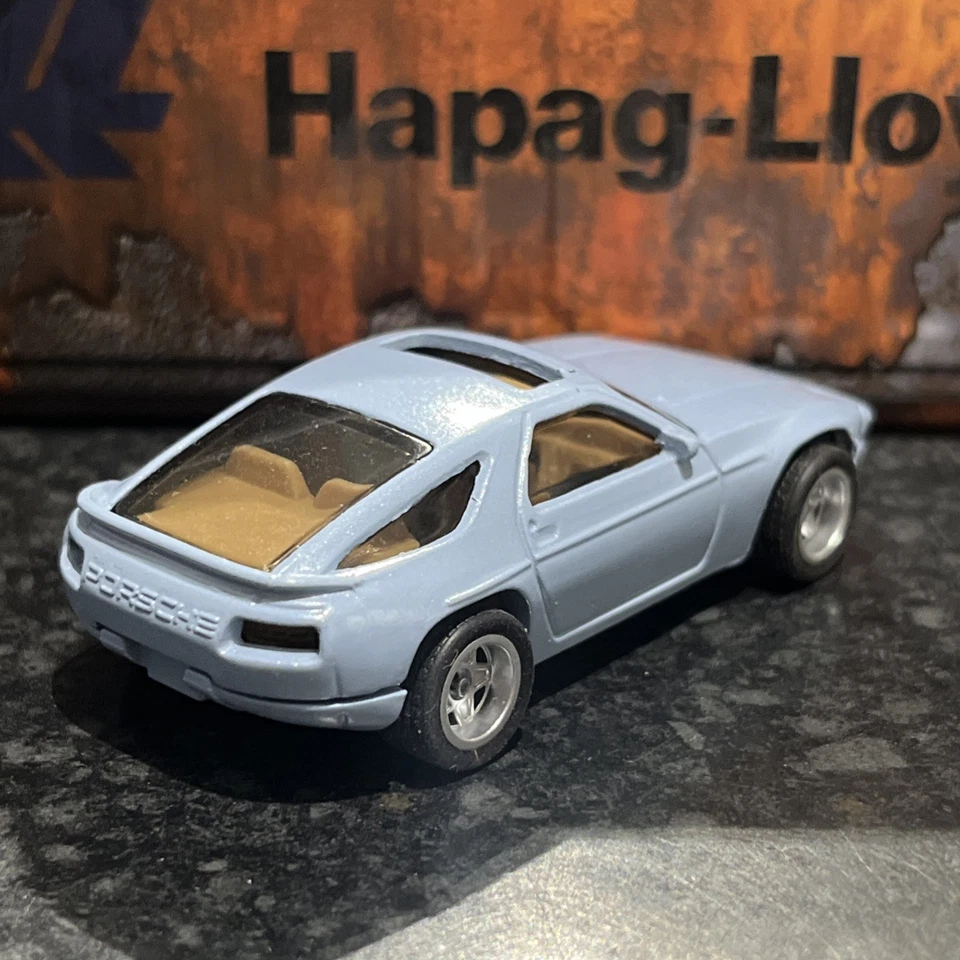 Hot Wheels Porsche 928s Custom con pilotos reales Foto 4 de 4