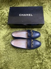 Scarpe mocassini Chanel catena oro blu navy taglia 35,5 US circa 5,5 da donna