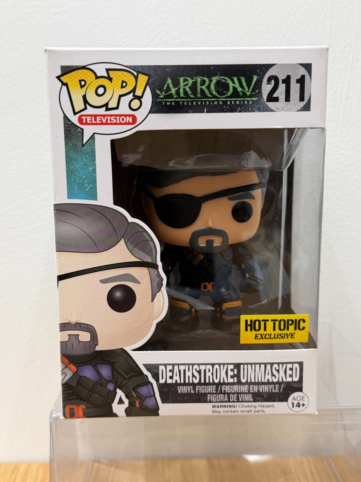 Funko Pop! Deathstroke (Unmasked) - Hot Topic #211 + Free Pop Protector