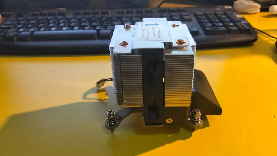 Fujitsu radiatore con ventola 4 PIN AVC: Z7UR41G002 V26898-B969-V2 socket 1155 - Immagine 3 di 4