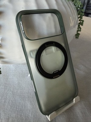 Torras Ostand Q3 Air iPhone 17 pro max case Christmas Green - New!
