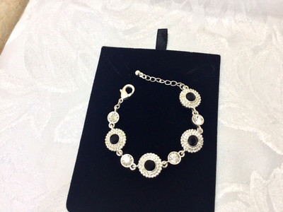 Silberfarbenes Kristallarmband
